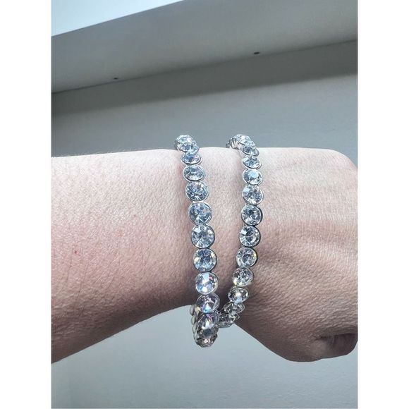 Set of 2 crystal rhinestone silver tone bangle bracelets - Picture 2 of 3
